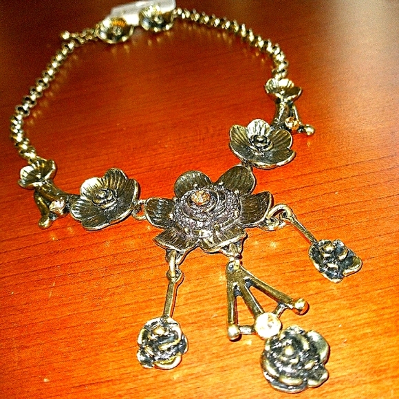 Flower necklace set - Picture 2 of 9